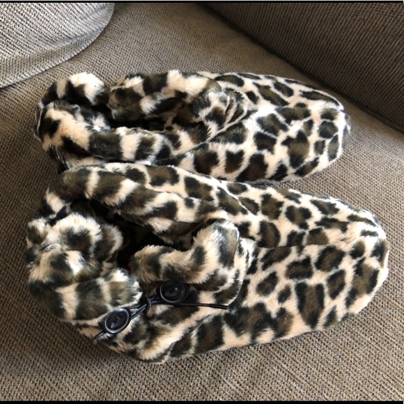 dearfoams Shoes - 🔴Fluffy Warm Leopard Slipper Slip On Shoes US 8-9